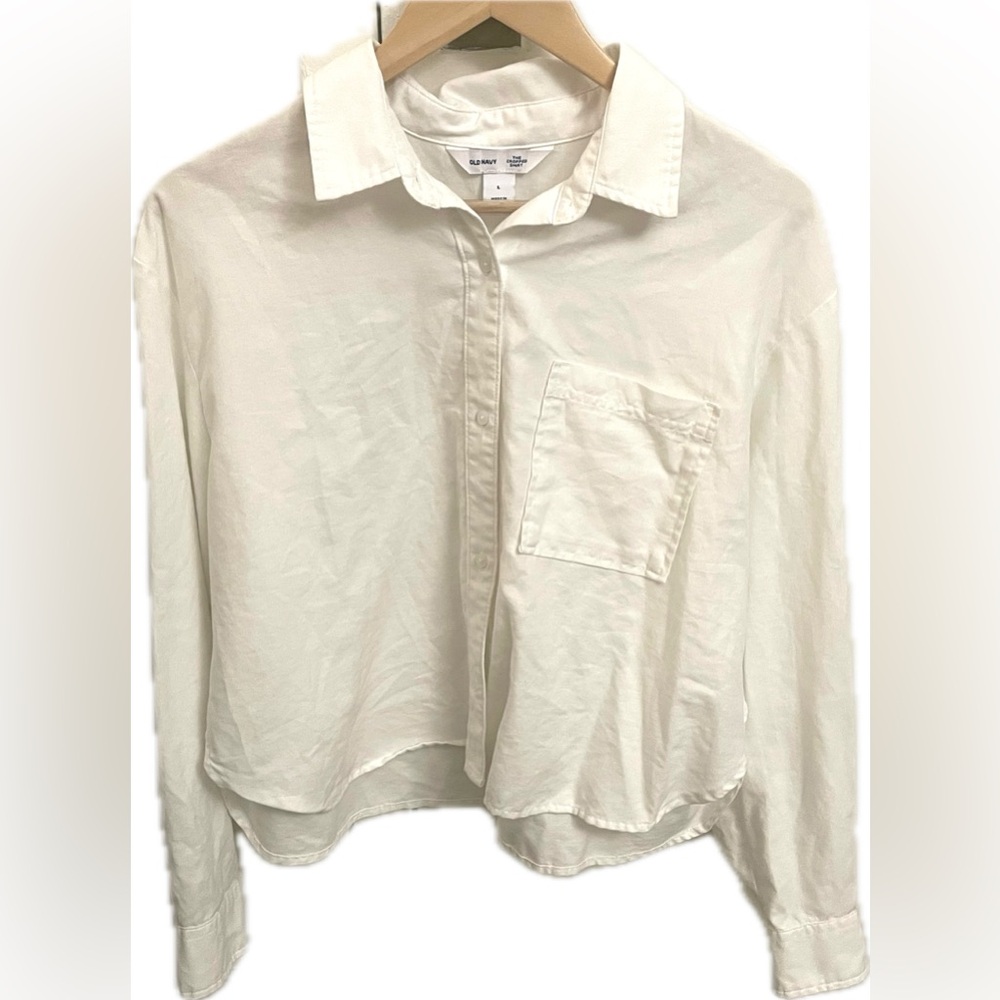 Old Navy white shirt